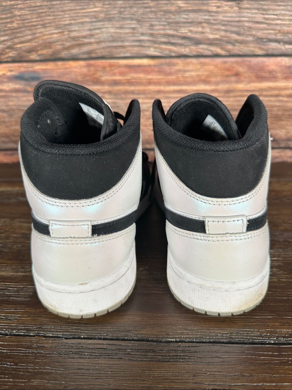 Nike Air Jordan 1 Mid SE 'Diamond' sneakers in black and Pearl white. - Picture 4 of 9